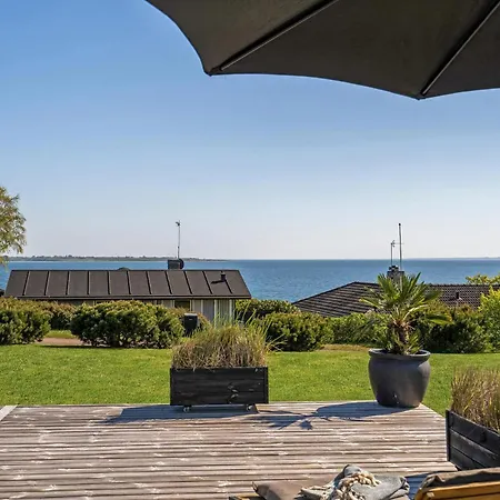 Semesterbostad Gorgeous In With Kitchen Fåborg