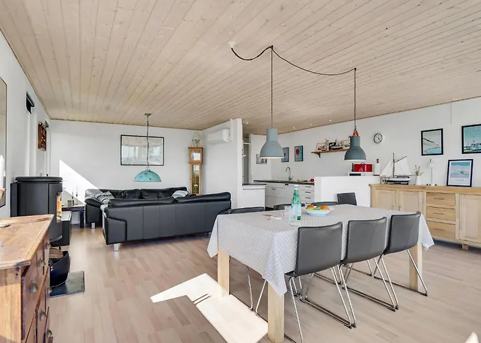 Casa de Férias Gorgeous In With Kitchen Fåborg